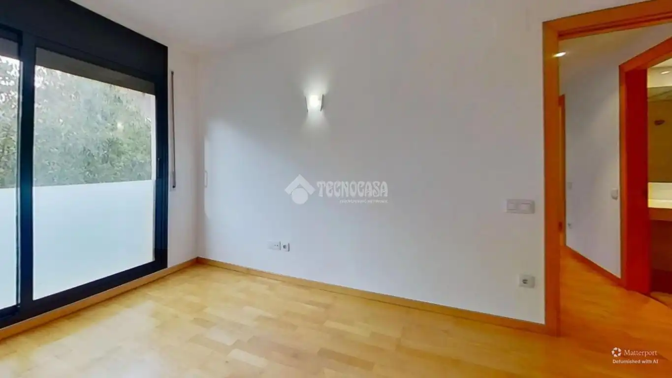 Habitación de Piso en venta en Sabadell con Aire acondicionado, Calefacción y Balcón