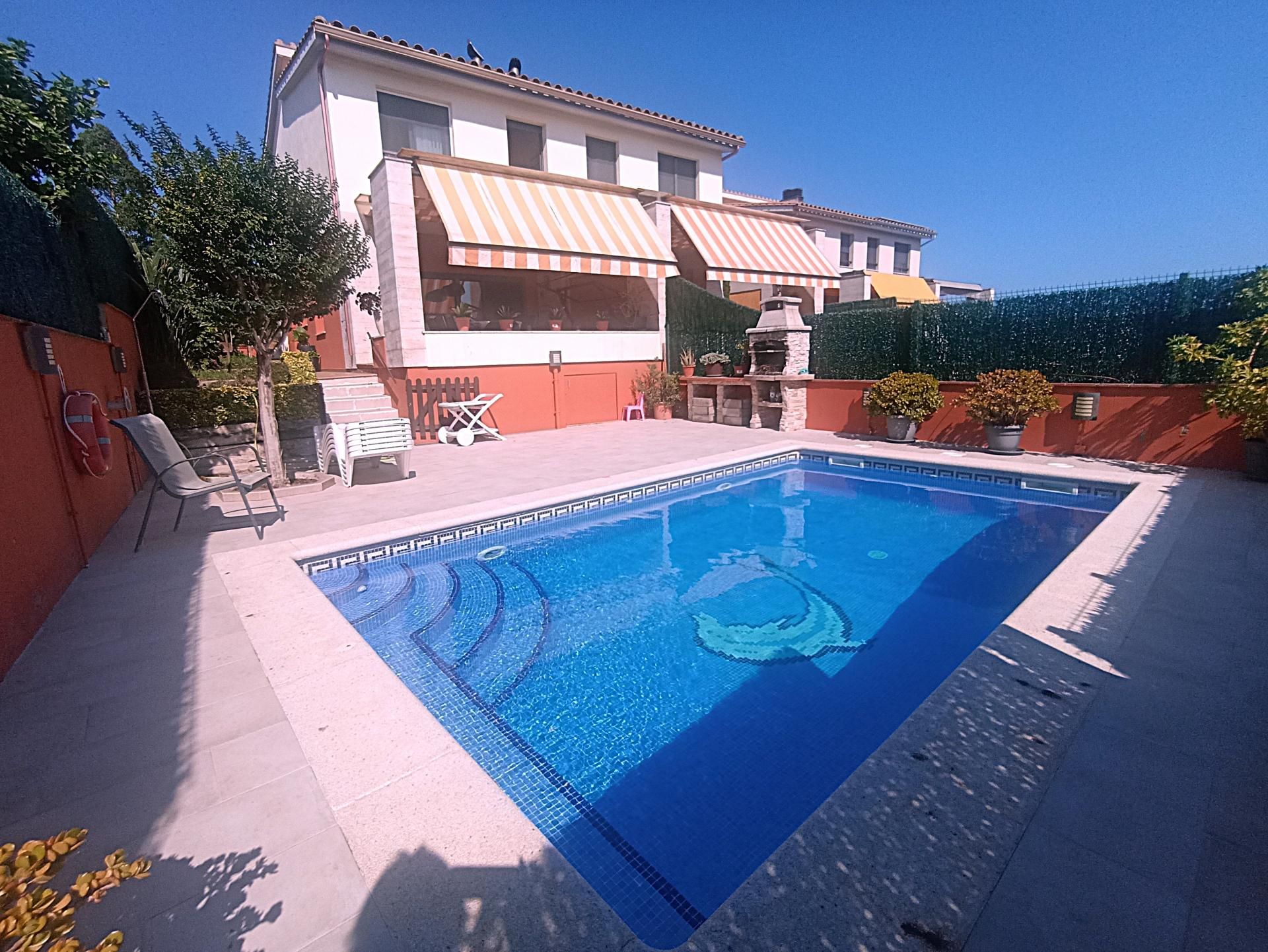 Swimming pool of Single-family semi-detached for sale in Palamós  with Heating, Private garden and Swimming Pool