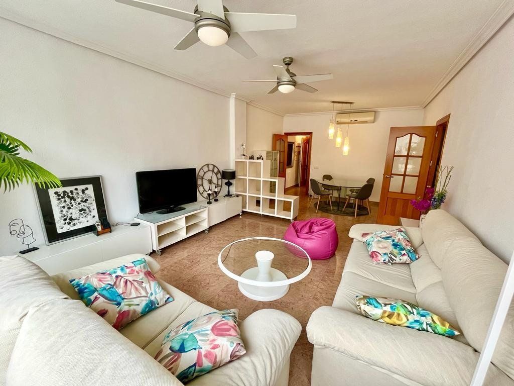 Sala de estar de Piso en venta en Roquetas de Mar con Calefacción y Piscina comunitaria