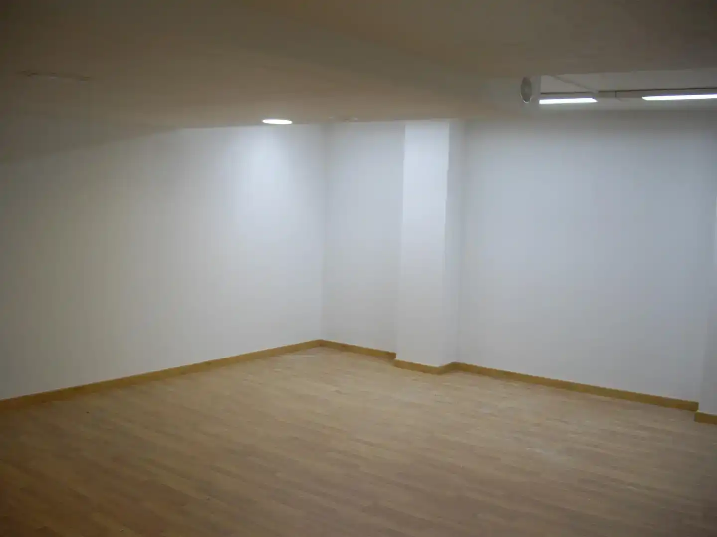 Commercial properties for rent in Villena  with Air Conditioner