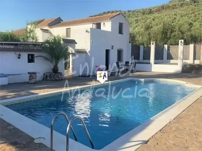 Casa rústica en venda a Iznájar