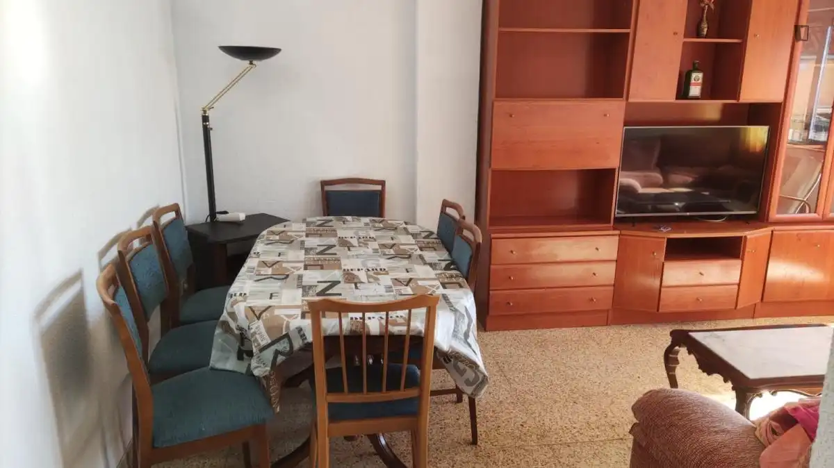 Menjador de Casa o xalet per a compartir en Salamanca amb Calefacció, Moblat i Forn