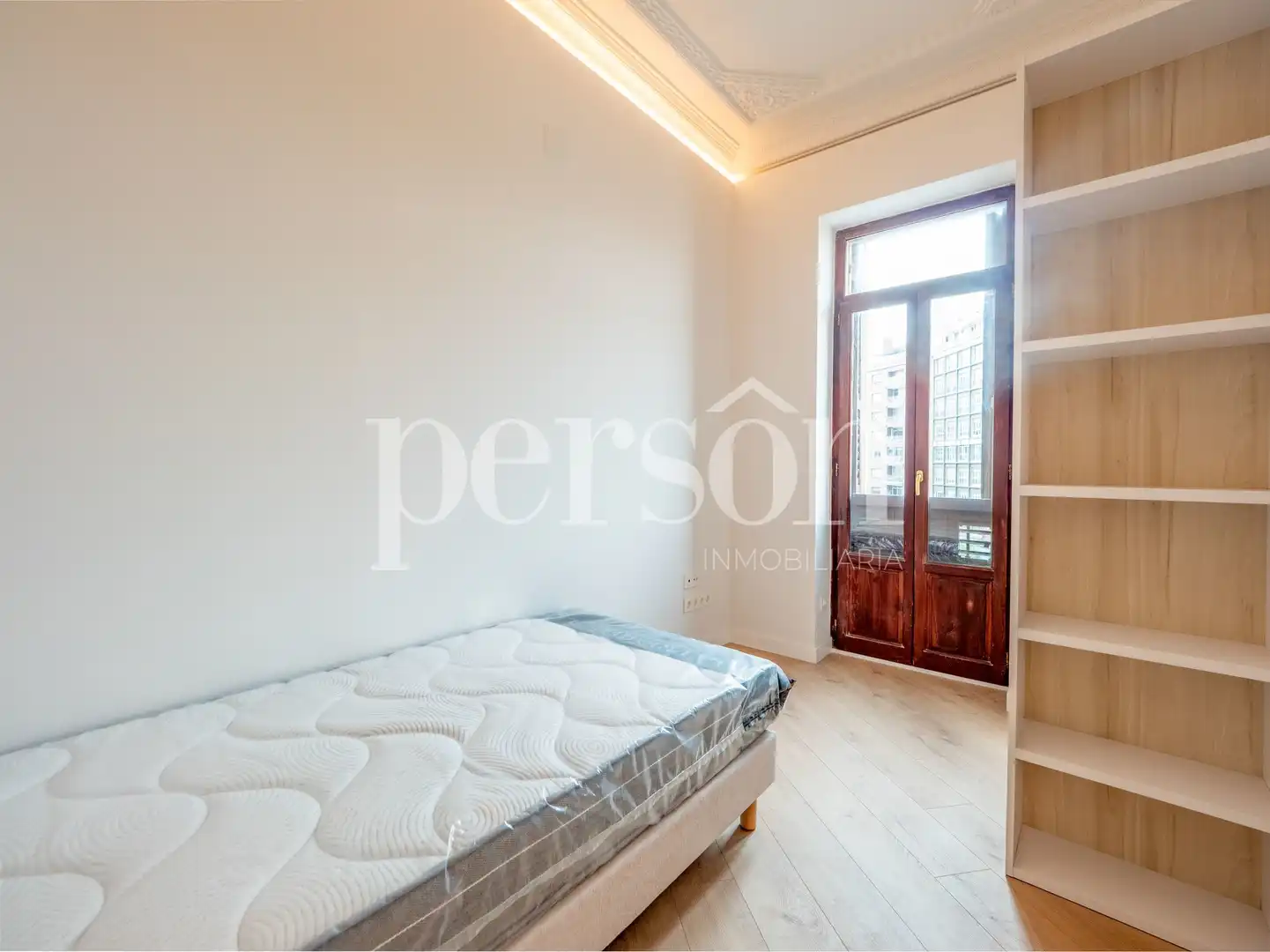 Bedroom of Flat for rent in Valencia  with Air Conditioner, Furnished and Balcony