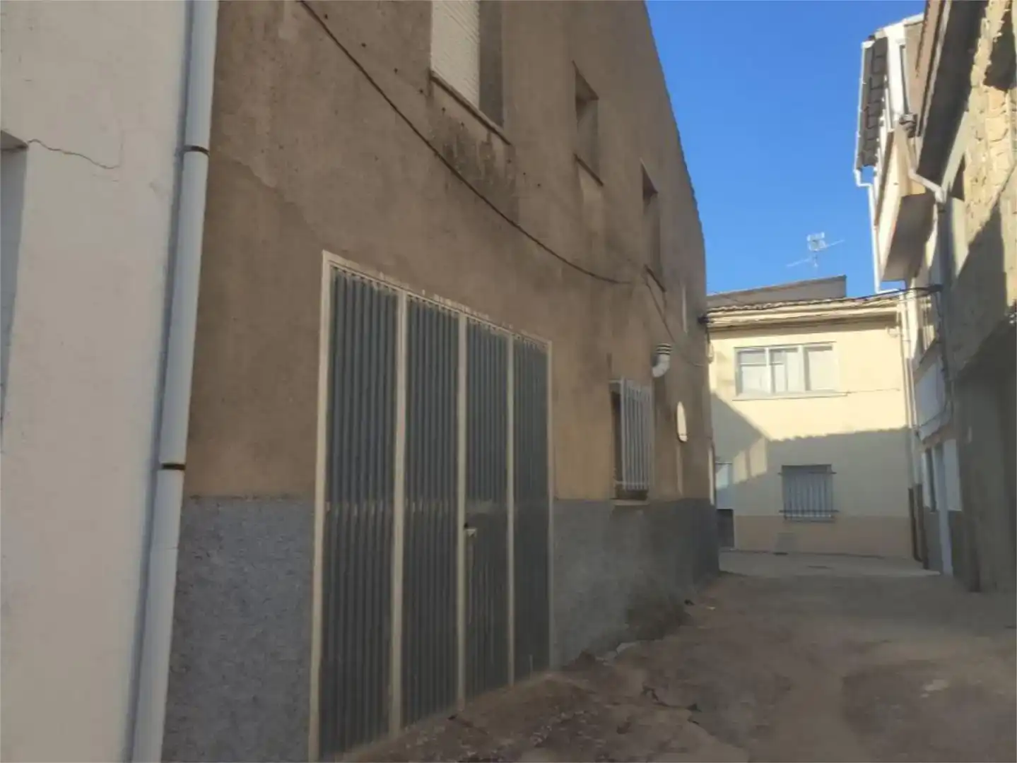 Vista exterior de Casa adosada en venda en Fermoselle amb Traster i Moblat