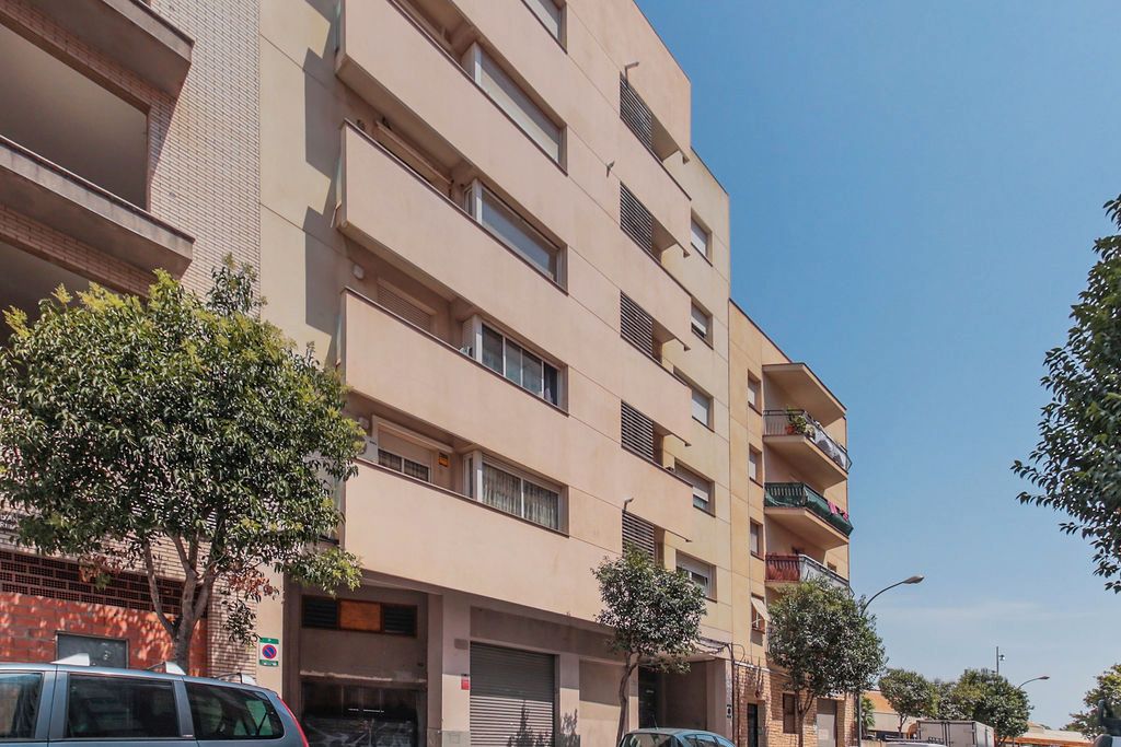Vista exterior de Local en venda en Reus