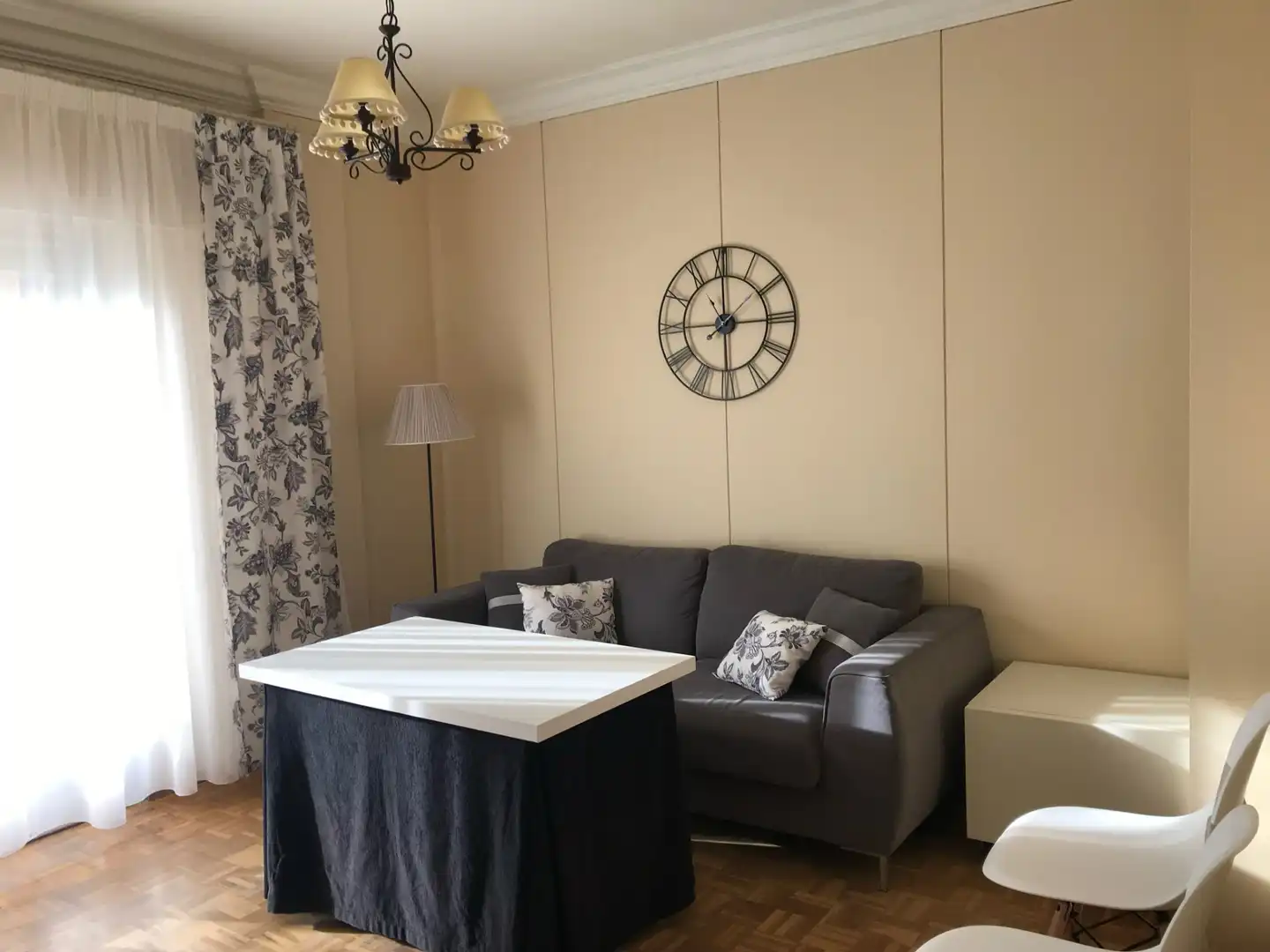 Living room of Flat for rent in Granada  with Terrace, Furnished and Microwave