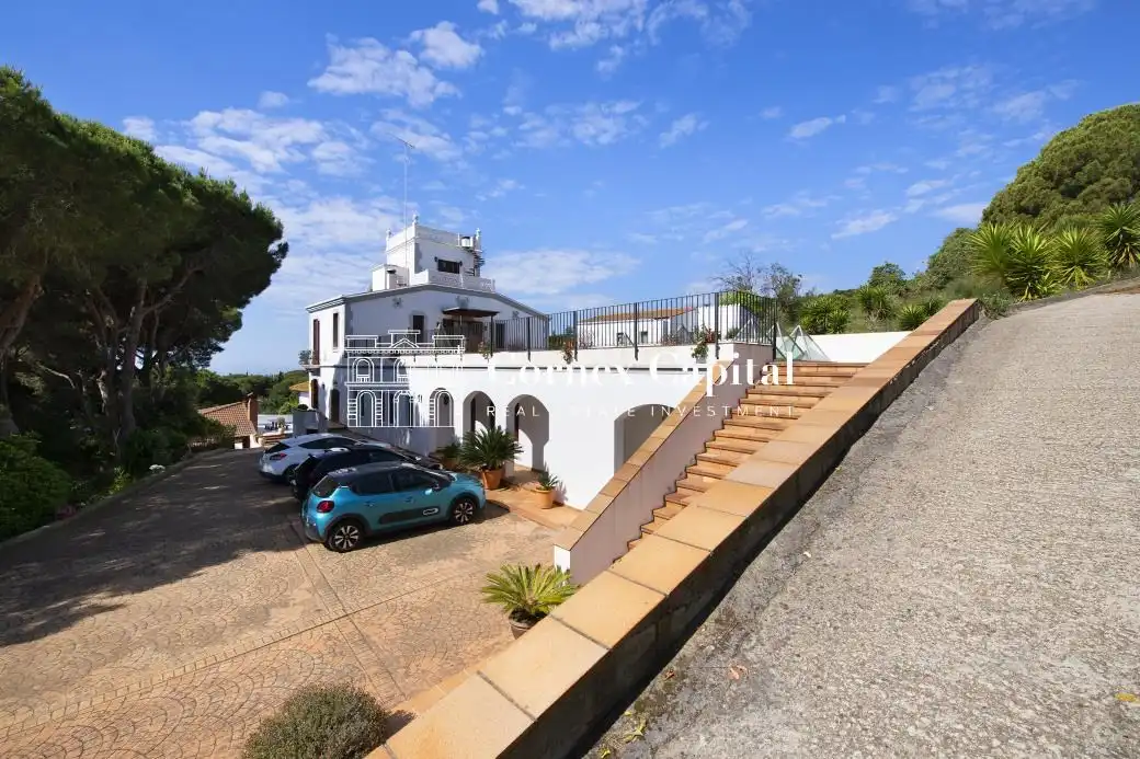 Außenansicht von Country house zum Verkauf in Sant Andreu de Llavaneres mit Privatgarten, Terrasse und Schwimmbad