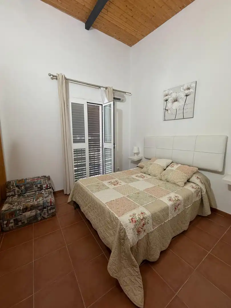 Dormitori de Casa o xalet en venda en El Castillo de las Guardas amb Jardí privat i Piscina comunitària