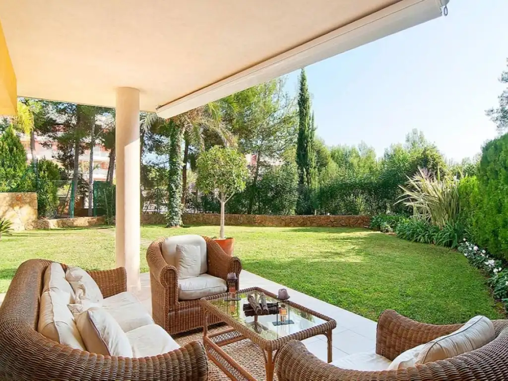 Terrasse von Wohnungen zum Verkauf in Calvià mit Klimaanlage, Heizung und Privatgarten