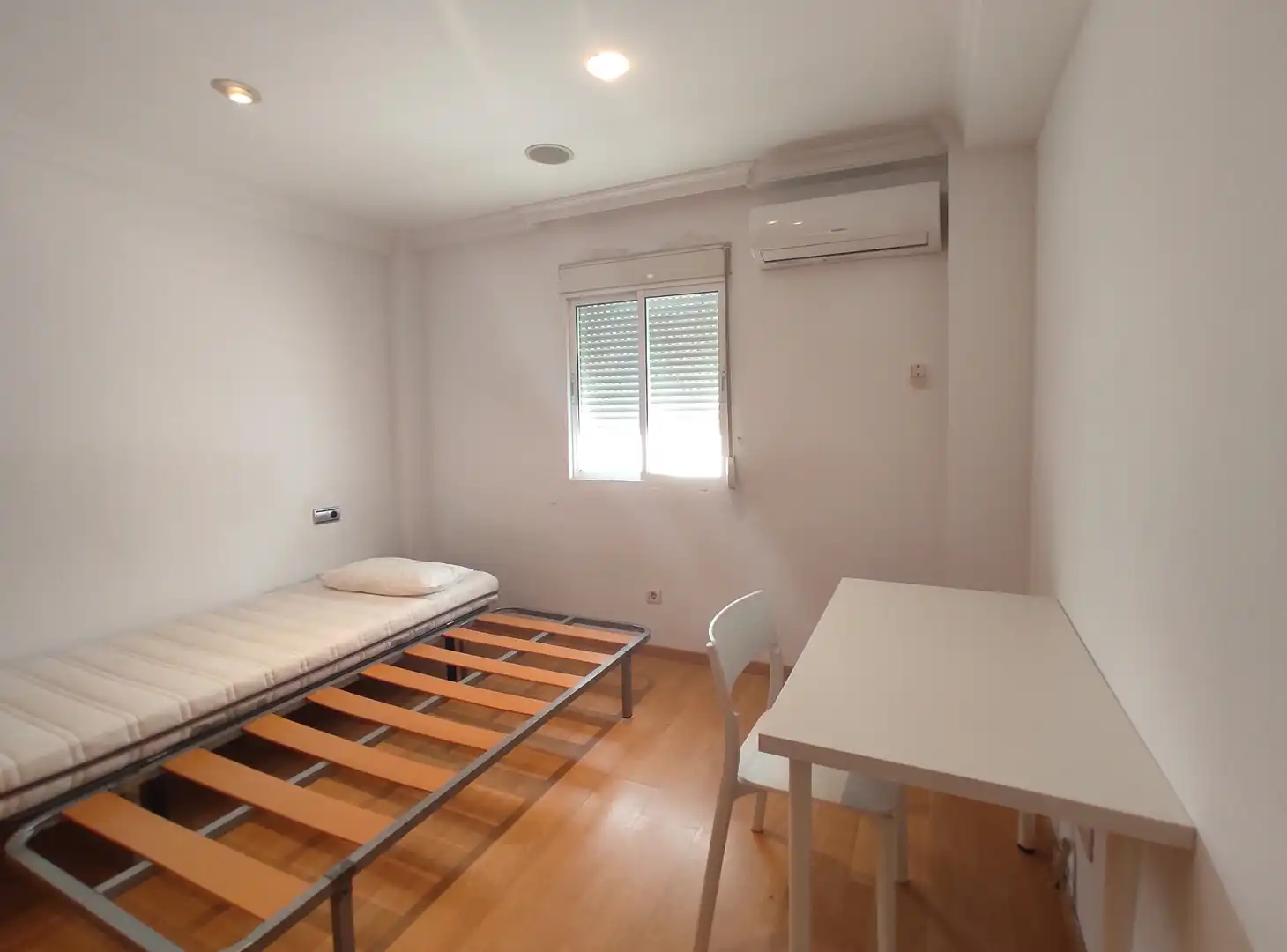 Schlafzimmer von Wohnung zur Miete in Málaga mit Klimaanlage, Möbliert und Waschmaschine