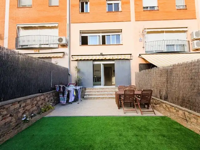 Terrassa de Casa adosada en venda en Badalona amb Calefacció, Jardí privat i Traster