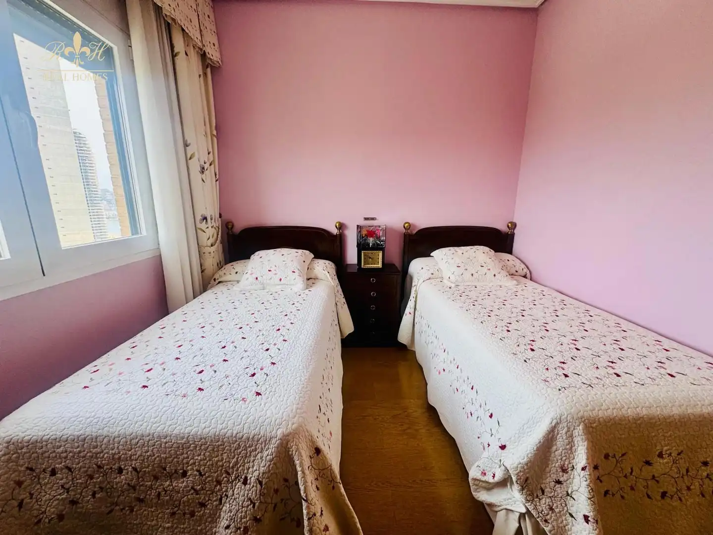 Habitación de Piso en venta en Benidorm con Aire acondicionado, Terraza y Piscina