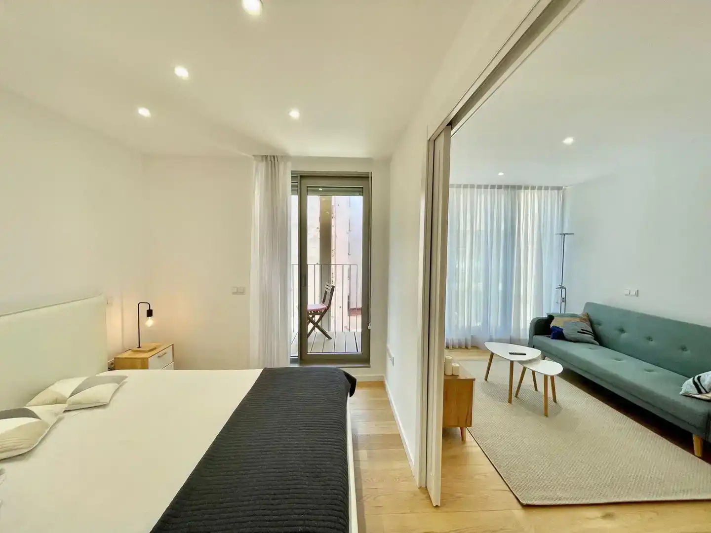 Schlafzimmer von Wohnung zur Miete in Madrid mit Klimaanlage, Privatgarten und Parkett