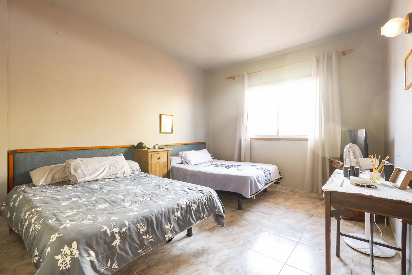 Schlafzimmer von Einfamilien-Reihenhaus zum Verkauf in Los Realejos mit Privatgarten, Terrasse und Abstellraum