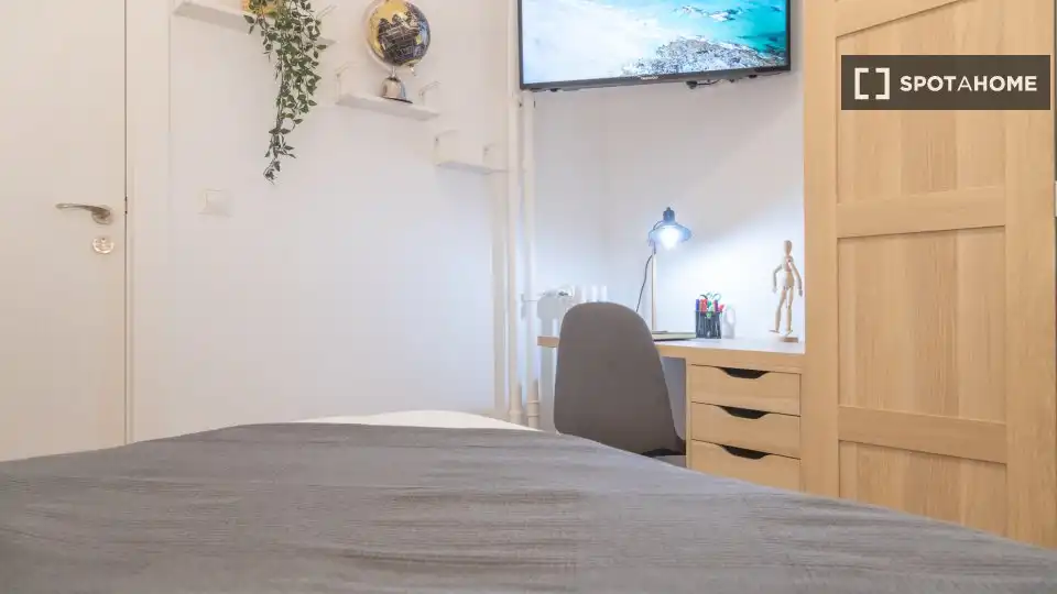 Bedroom of Flat for rent in Madrid  with Air Conditioner, Heating and Furnished