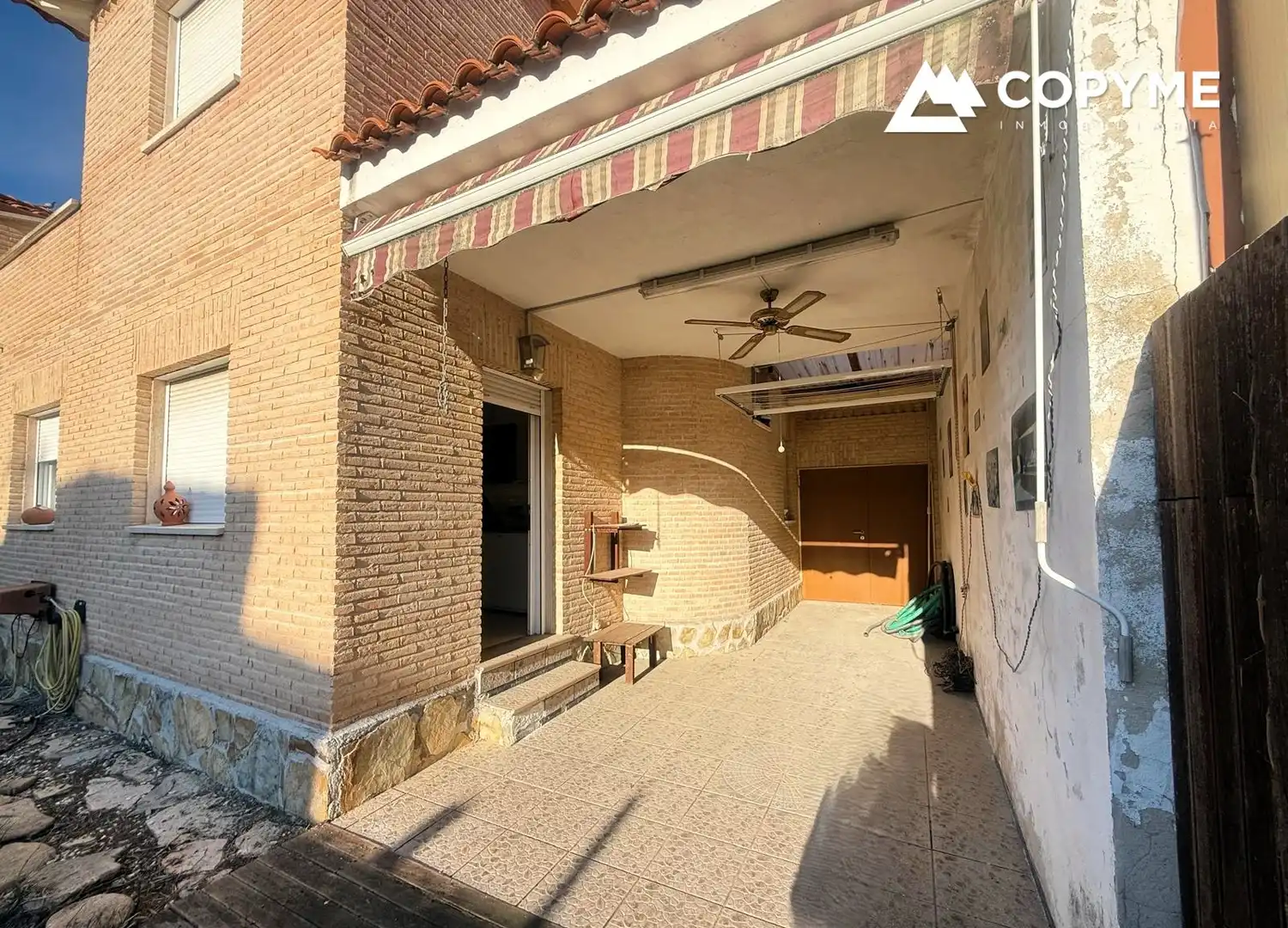 Vista exterior de Casa adosada en venta en Santa Olalla con Aire acondicionado, Calefacción y Jardín privado