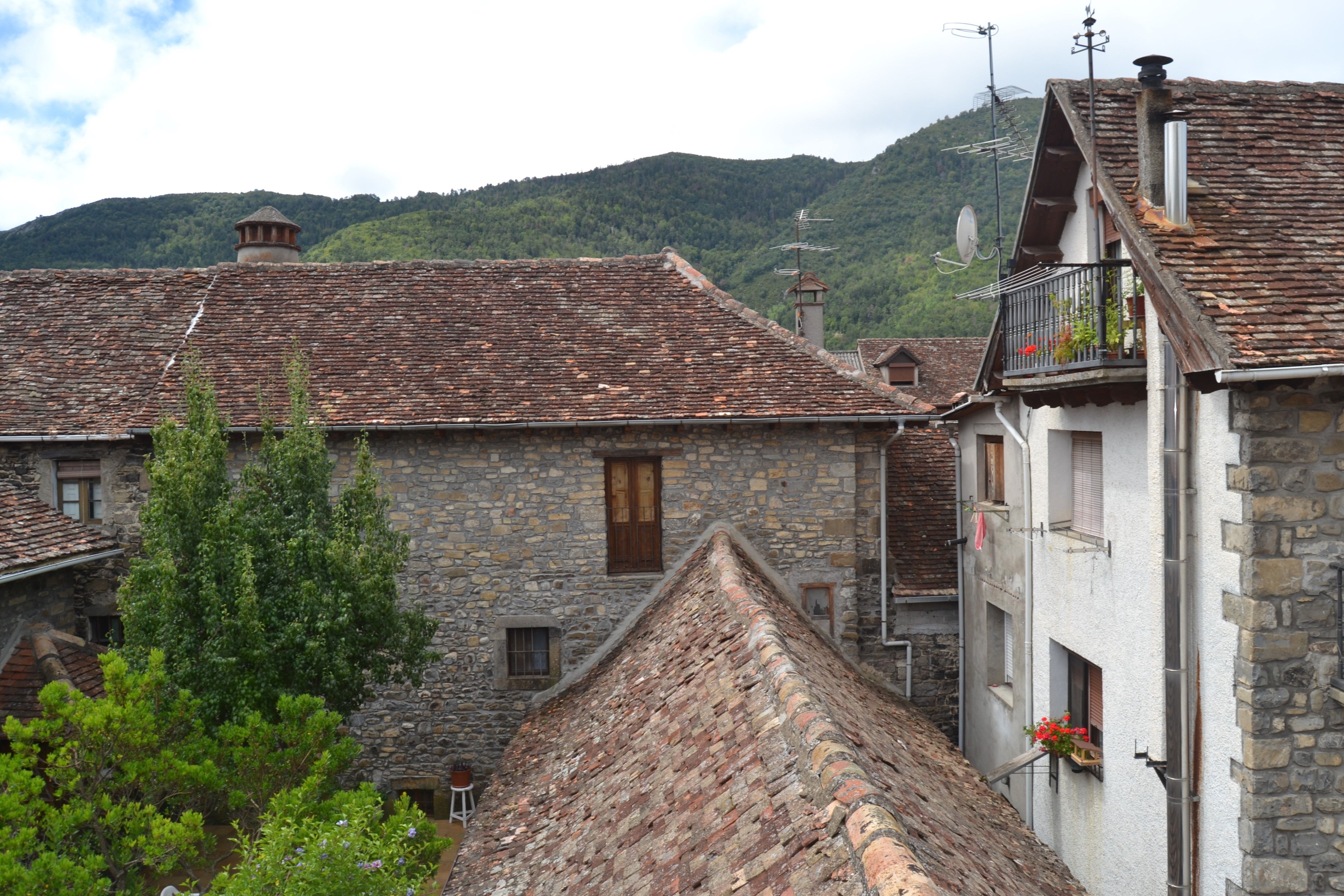 Vista exterior de Casa o xalet en venda en Ansó amb Traster, Moblat i Balcó