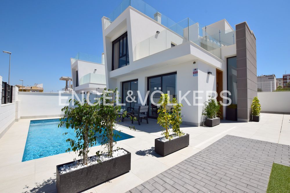 Exterior view of Country house for sale in Los Montesinos  with Air Conditioner, Heating and Private garden