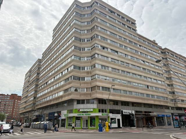Piso en Venta en Avenida Reyes Católicos en Reyes Católicos