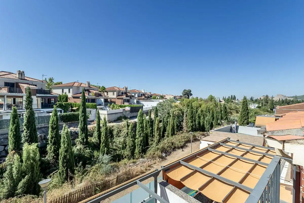 Terrassa de Casa adosada en venda en Albolote amb Aire condicionat, Calefacció i Jardí privat