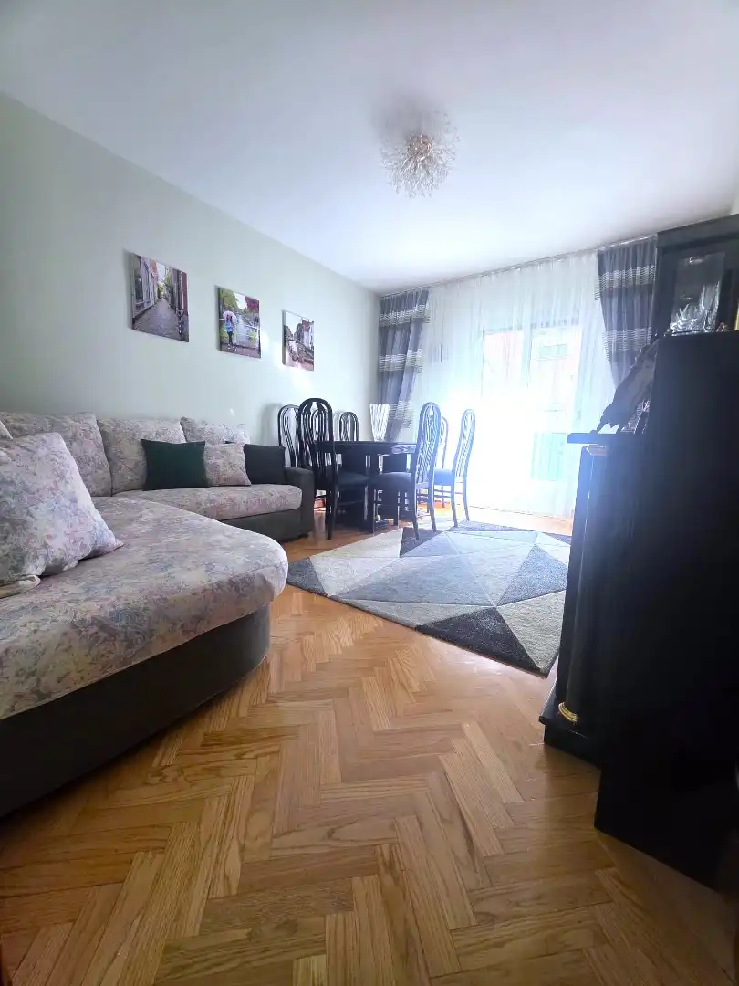 Living room of Flat for sale in Madrid  with Air Conditioner, Heating and Parquet flooring
