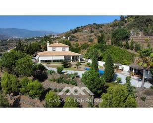 Vista exterior de Casa o xalet en venda en Sayalonga amb Aire condicionat, Terrassa i Piscina