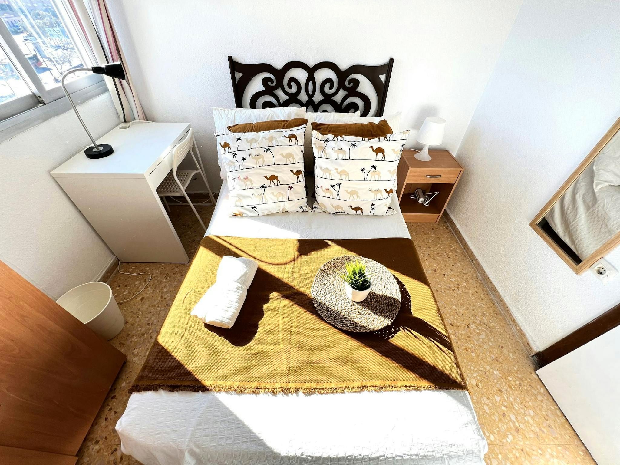 Bedroom of Flat to share in  Valencia Capital  with Washing machine