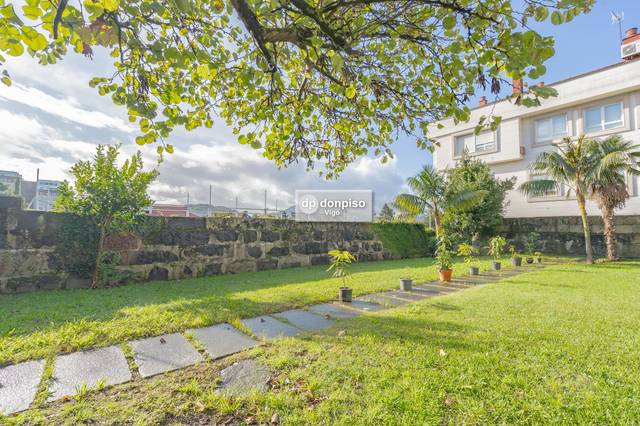 Casa-chalet en Venta en Salgueira - O Castaño