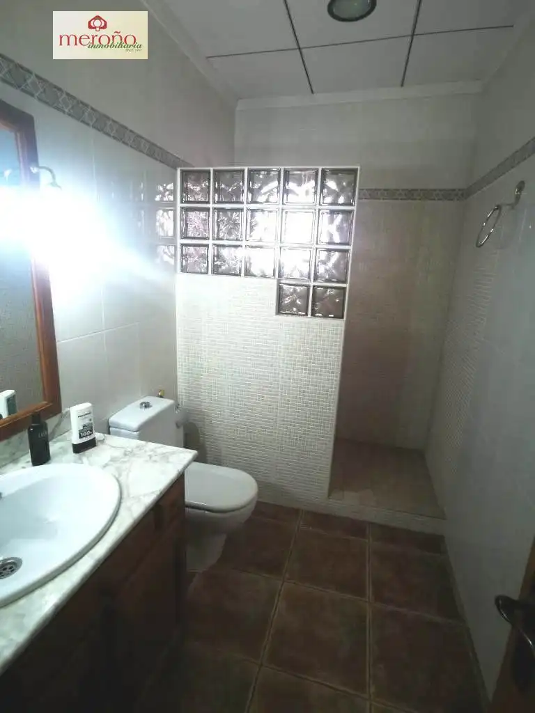 Badezimmer von Fabrikhallen zum Verkauf in Elche / Elx