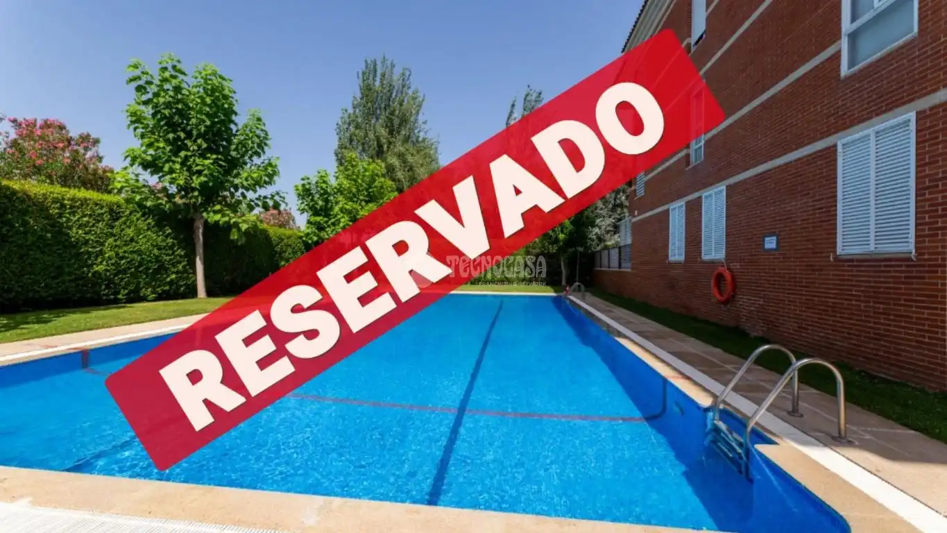Piscina de Piso en venta en Las Rozas de Madrid con Calefacción y Terraza