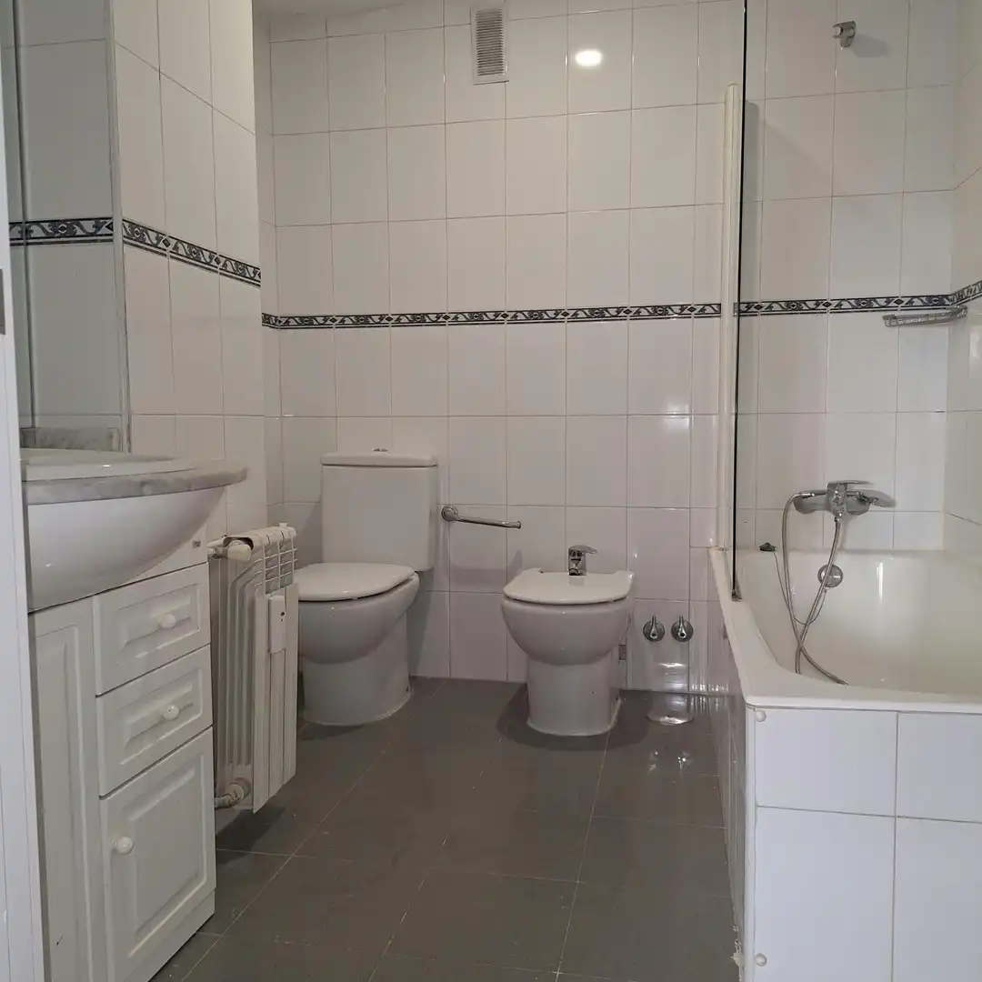Bathroom of Flat for sale in Madrid  with Heating and Terrace