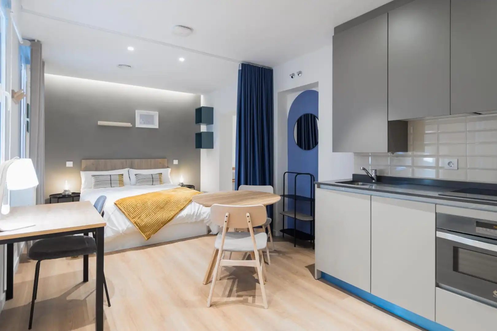 Schlafzimmer von Wohnung zur Miete in Madrid mit Heizung, Terrasse und Möbliert