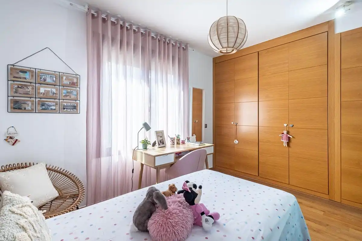 Bedroom of Flat for sale in Granada  with Air Conditioner, Heating and Storage room