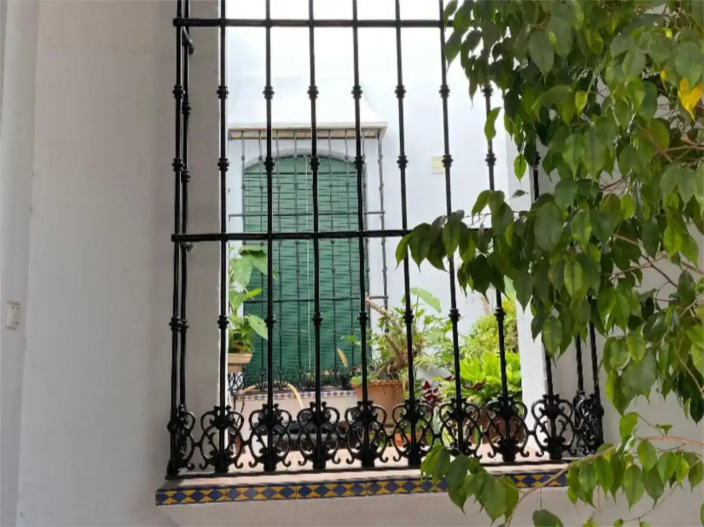 Vista exterior de Casa adosada en venda en Bollullos de la Mitación amb Aire condicionat