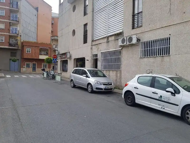 Gewerbefläche zum Verkauf in Los Pinos - El Pilar