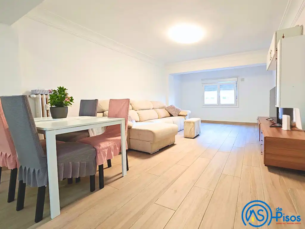 Living room of Flat for rent in Zaragoza  with Air Conditioner, Heating and Parquet flooring