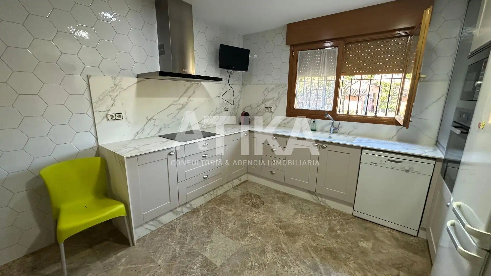 Kitchen of Houses for sale in Ontinyent  with Air Conditioner, Private garden and Parquet flooring