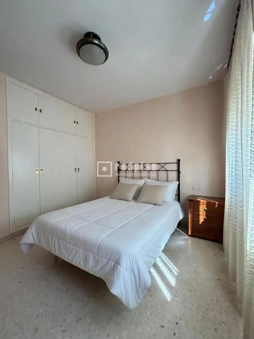 Habitación de Piso en venta en Mairena del Aljarafe con Aire acondicionado