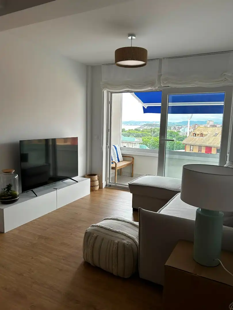 Wohnzimmer von Wohnung zur Miete in Santander mit Heizung, Privatgarten und Terrasse