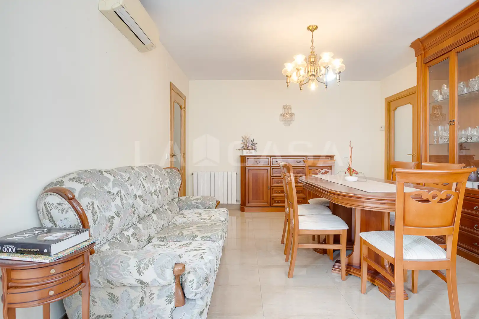 Sala de estar de Piso en venta en Cornellà de Llobregat con Calefacción y Balcón