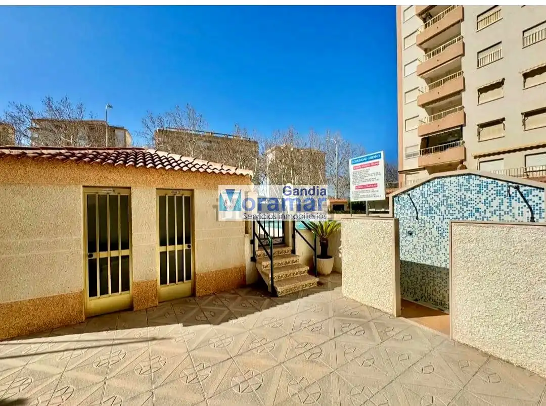 Vista exterior de Apartament en venda en Gandia amb Aire condicionat, Jardí privat i Terrassa