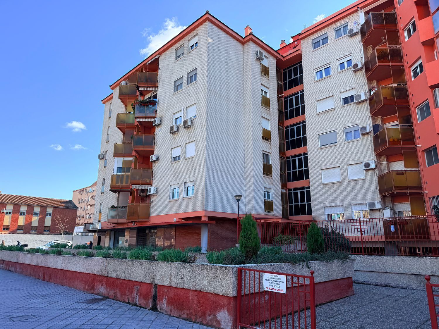 Vista exterior de Pis de lloguer en  Granada Capital amb Aire condicionat i Terrassa