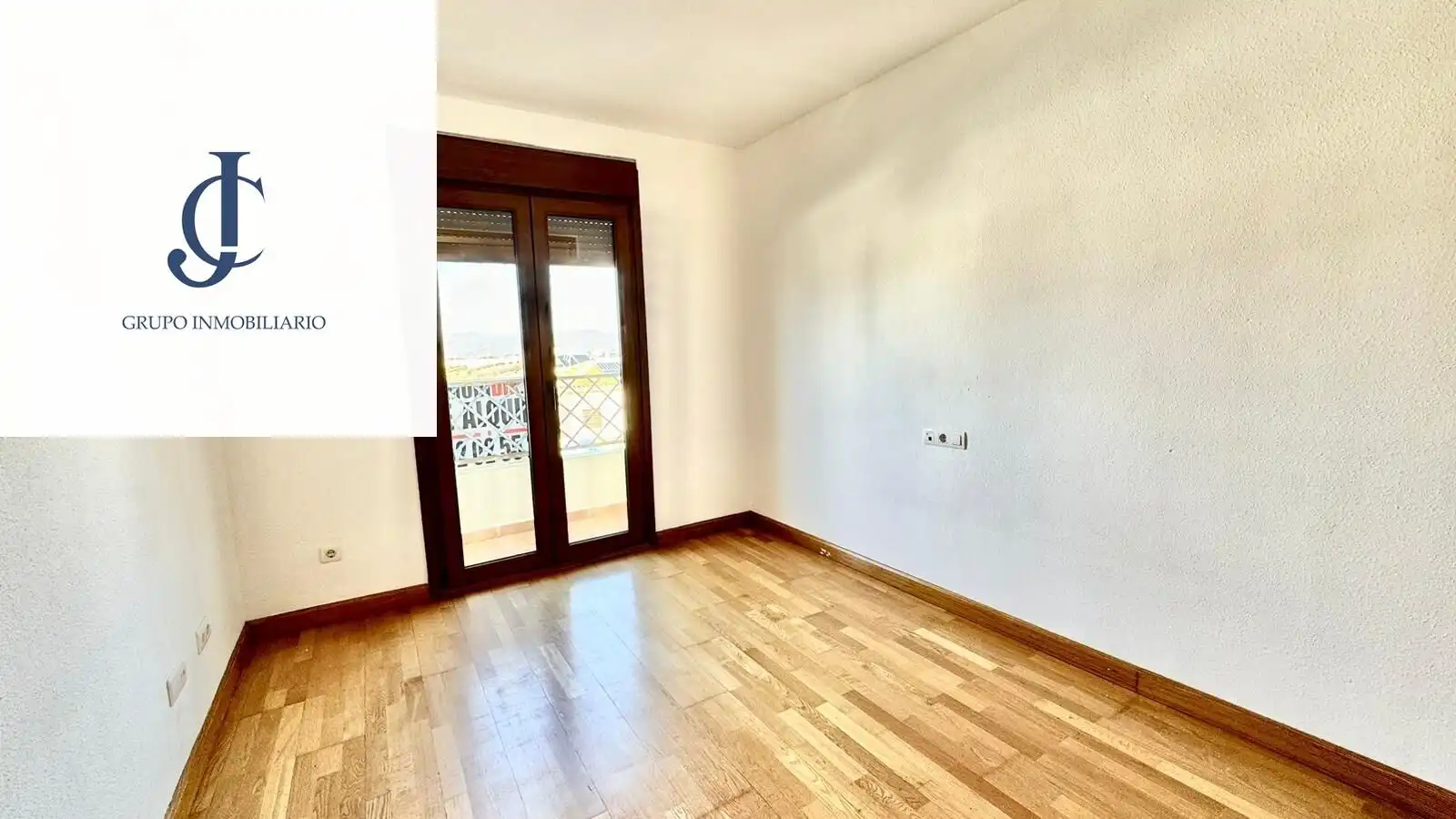 Casa aparellada en venda a UR6 15, imagen 10