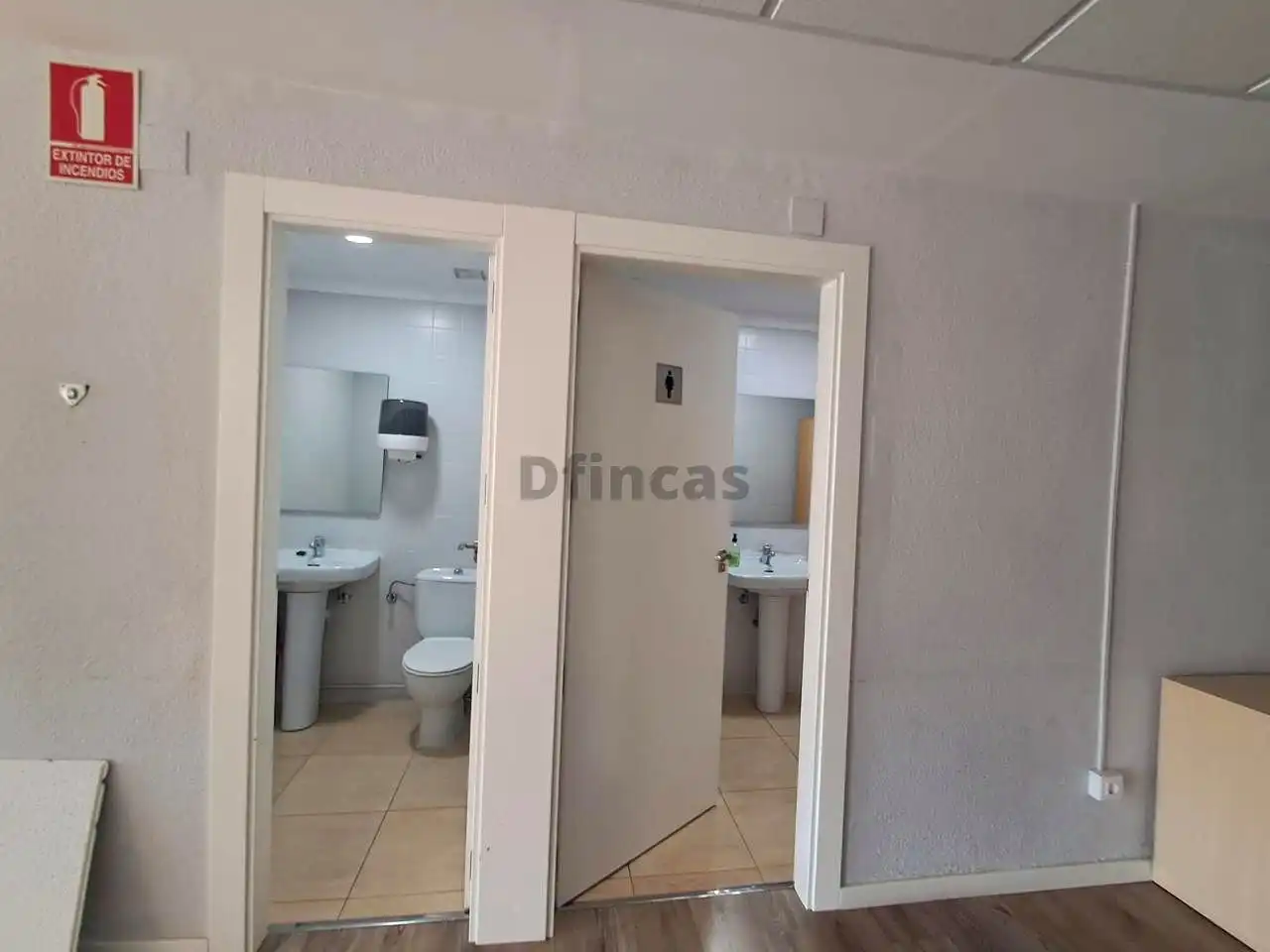 Baño de Oficina de alquiler en Teruel