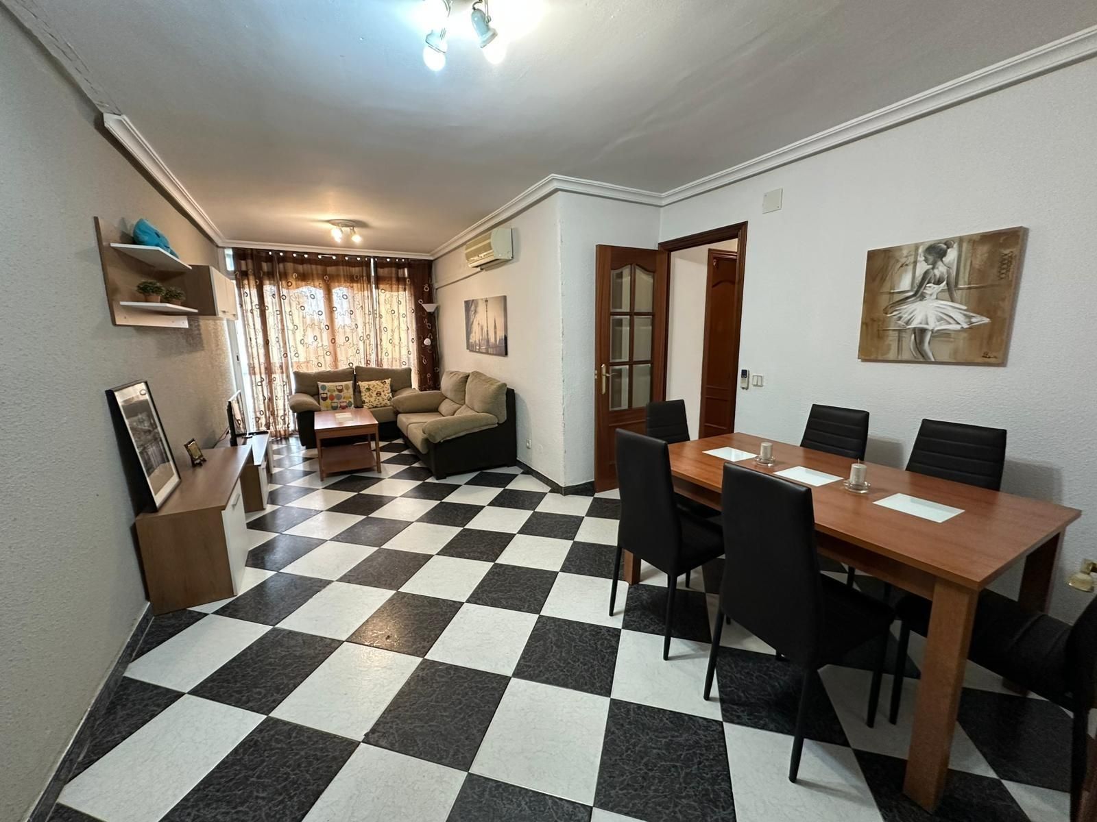 Sala d'estar de Pis de lloguer en Badajoz Capital amb Aire condicionat i Moblat