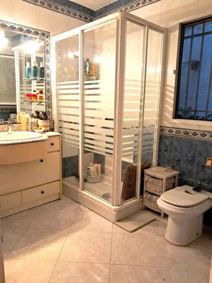 Baño de Piso en venta en Almería con Aire acondicionado, Balcón y Alarma