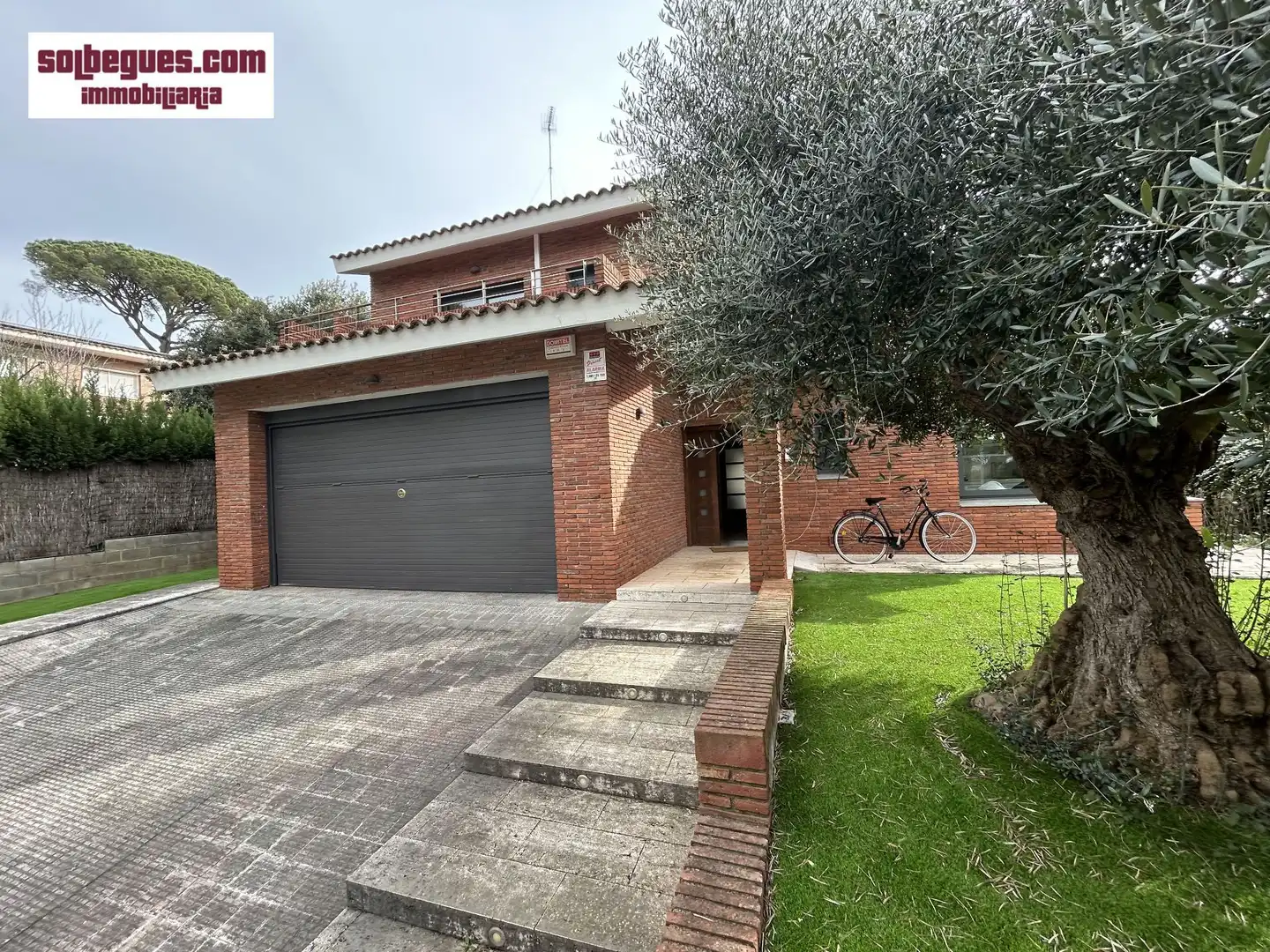 Vista exterior de Casa o xalet de lloguer en Begues amb Aire condicionat, Calefacció i Jardí privat