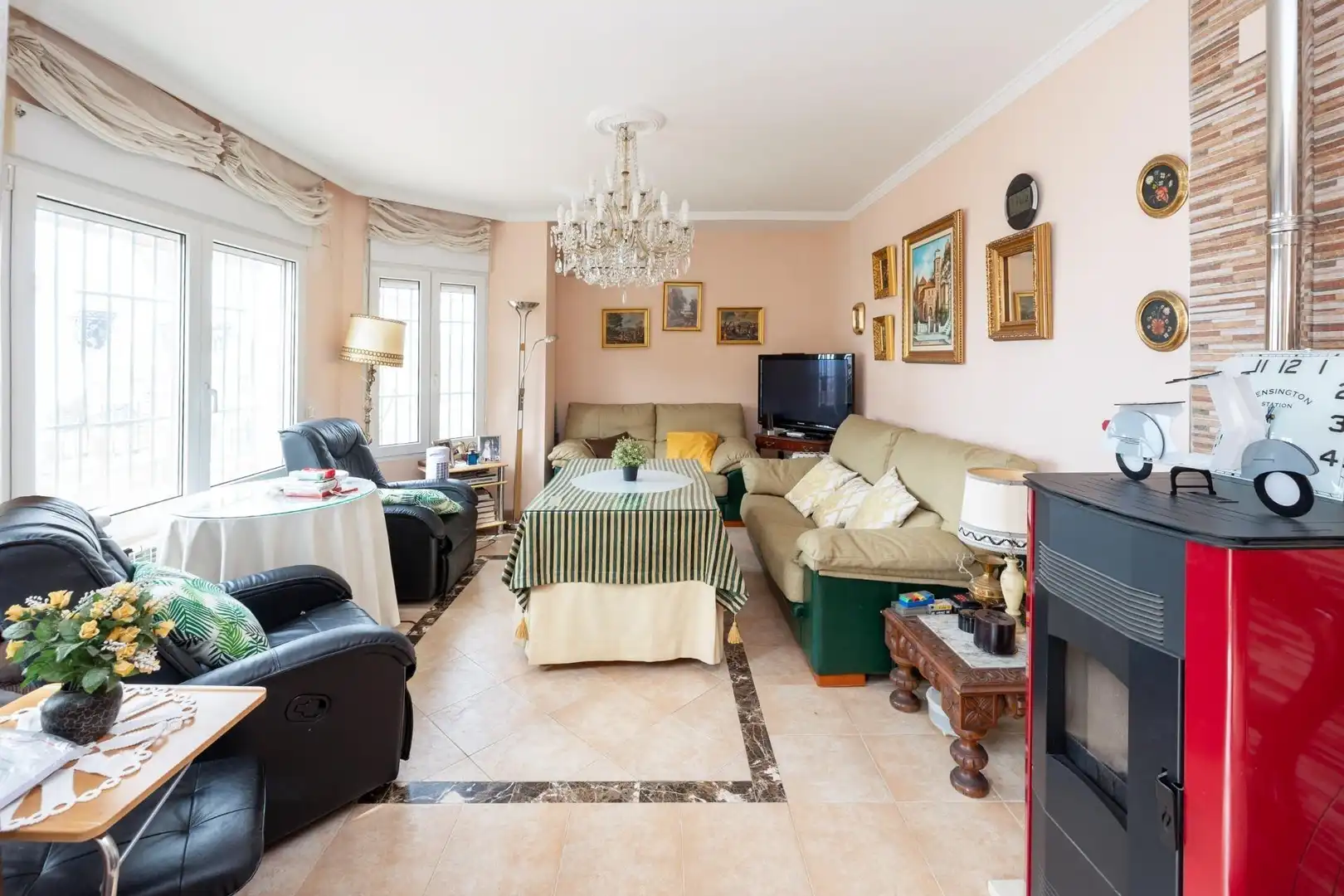Living room of Houses for sale in Barrio de la Vega