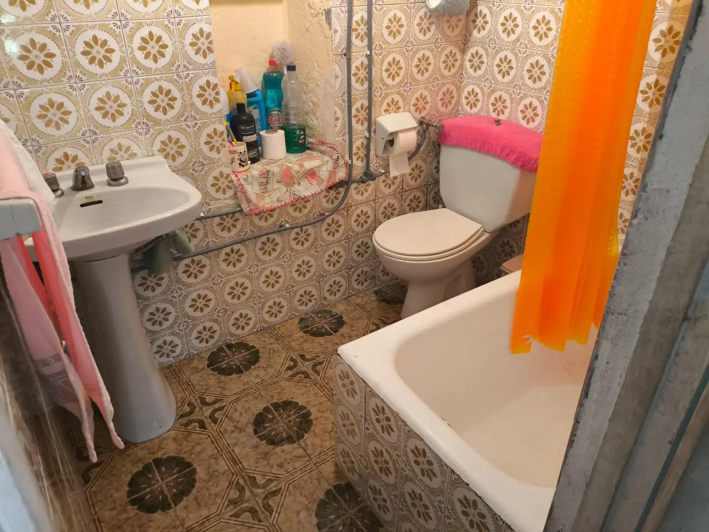 Bany de Casa o xalet en venda en Santa Comba amb Traster i Moblat