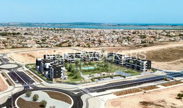 Vista exterior de Àtic en venda en Torrevieja amb Aire condicionat, Calefacció i Terrassa